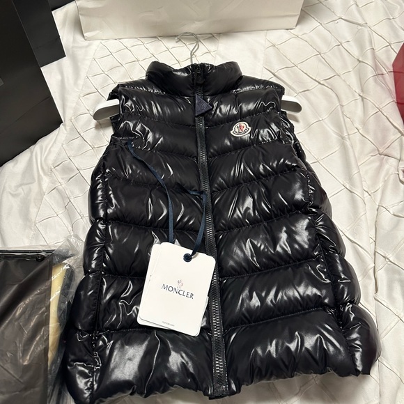 Black moncler vest - Picture 1 of 10